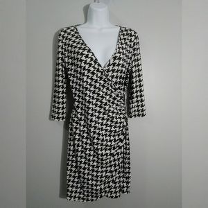 Guess faux wrap black white dress sz 2